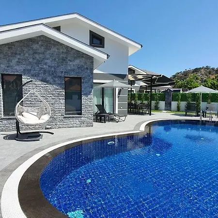Svarti Villa *