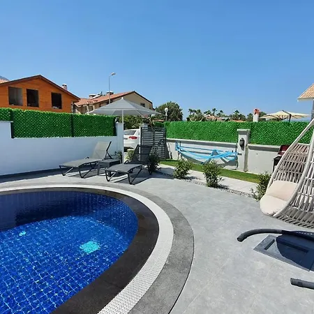 Svarti Villa